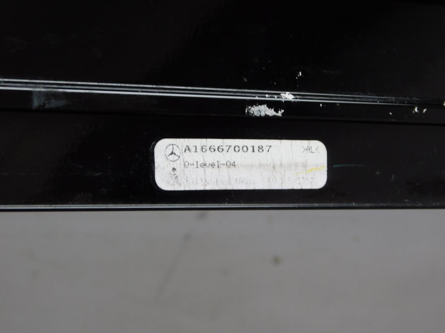 Накладка стекла заднего левого