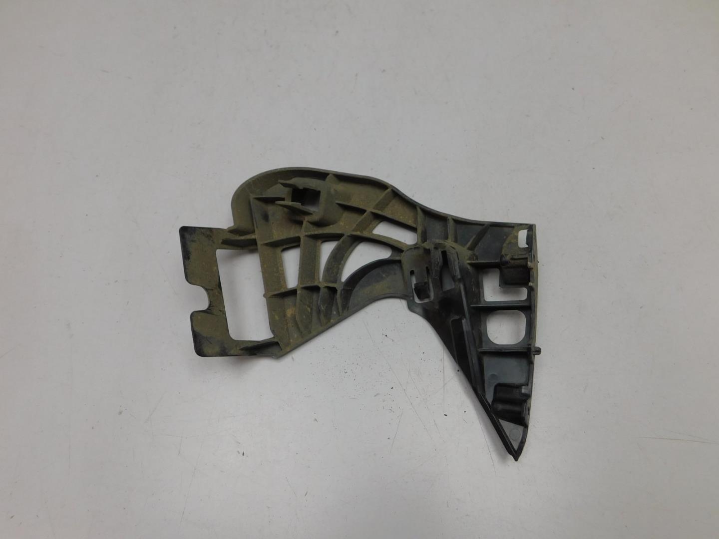 Кронштейн переднего бампера