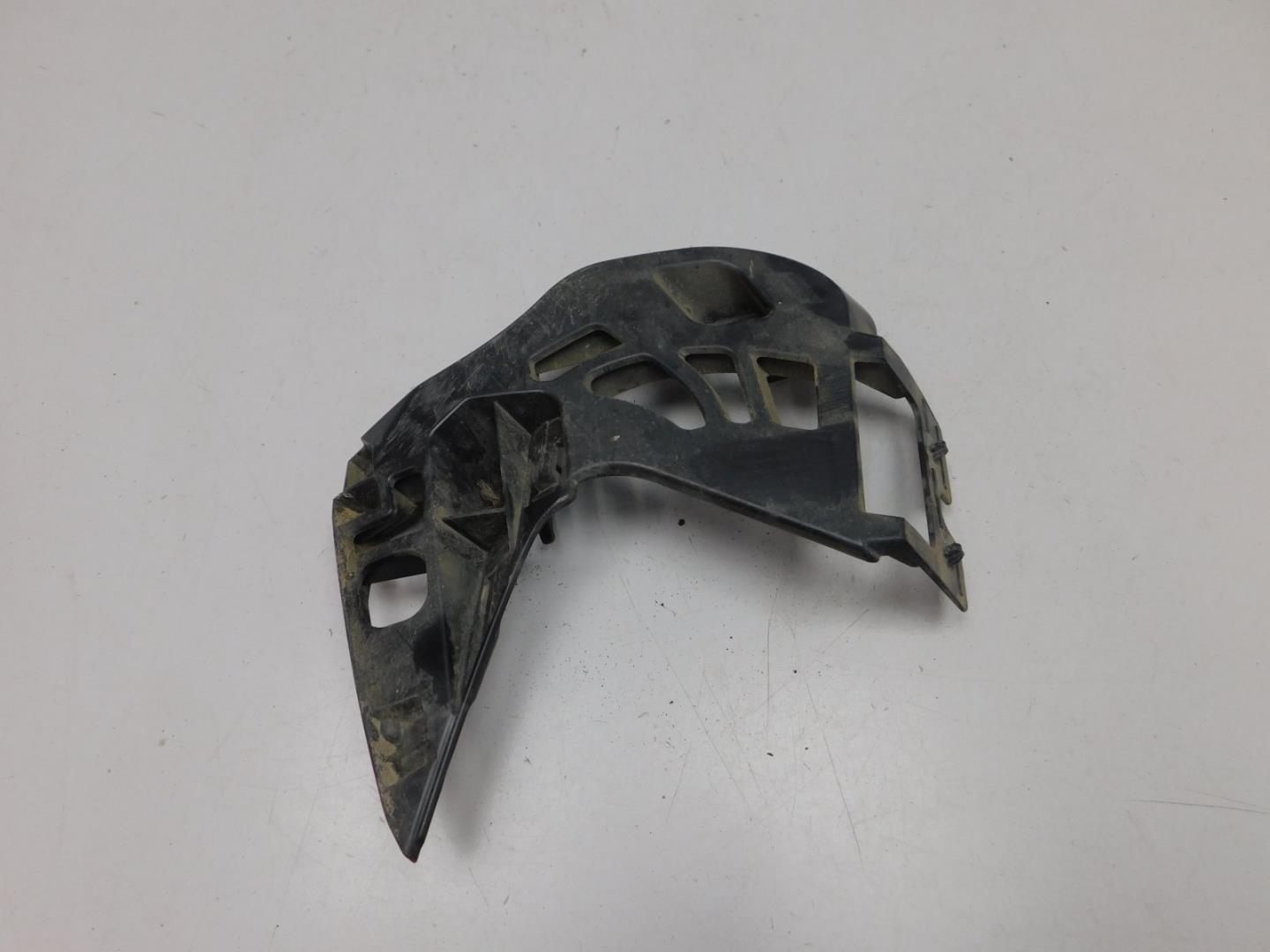 Кронштейн переднего бампера