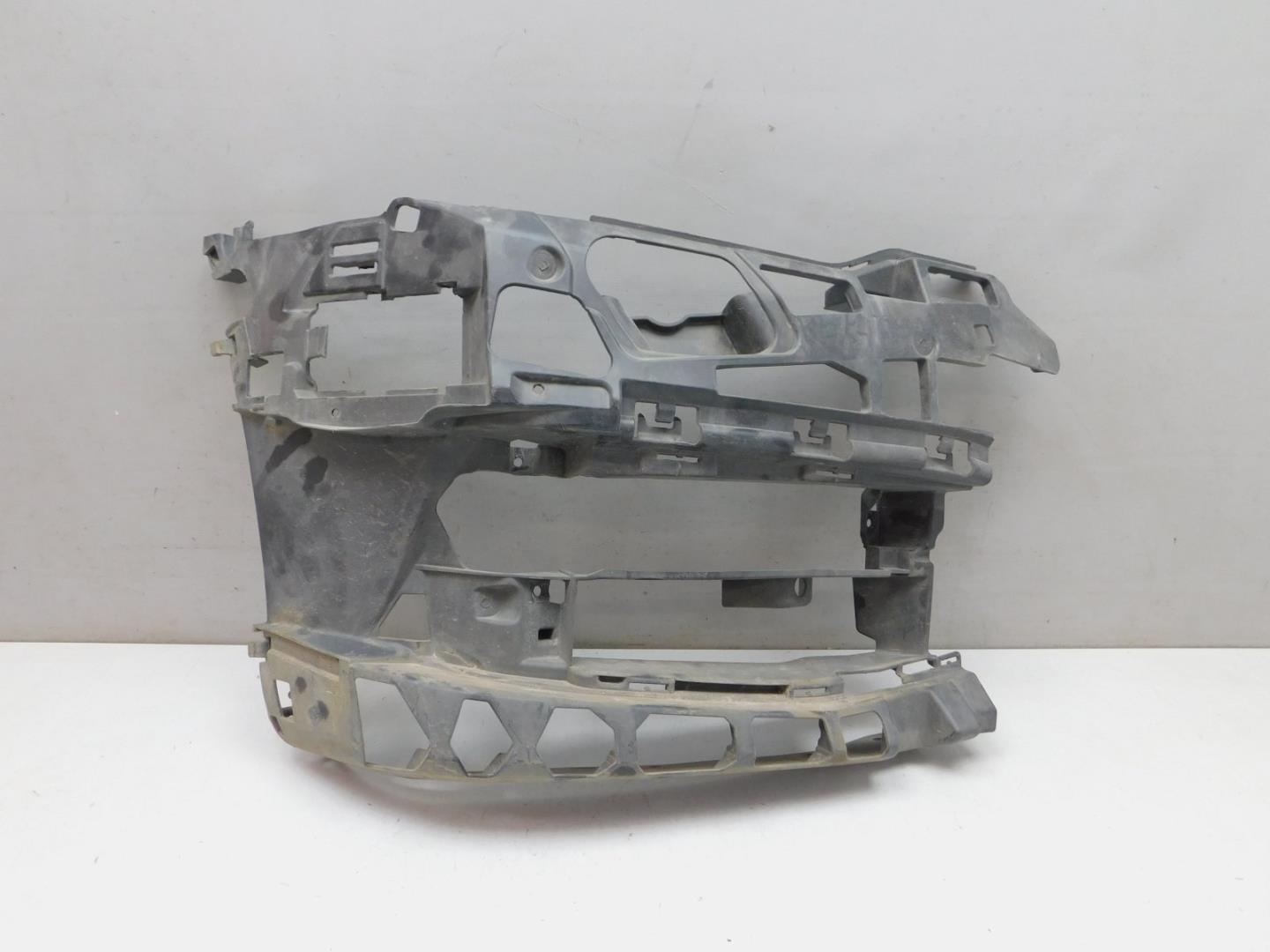 Кронштейн переднего бампера