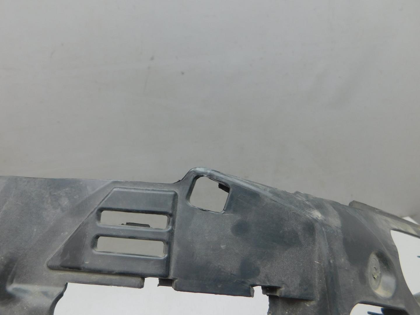 Кронштейн переднего бампера