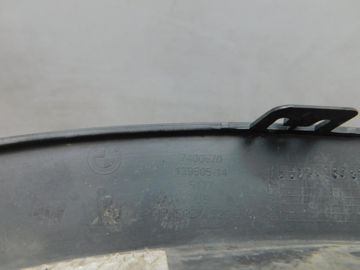 Накладка заднего крыла правого