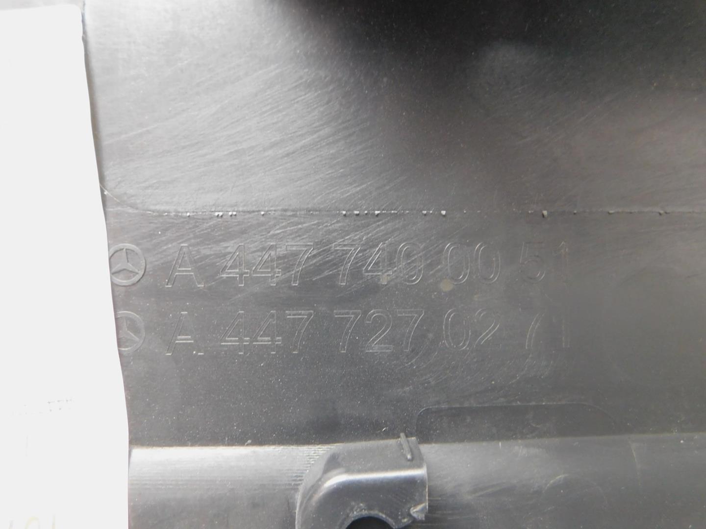 Обшивка двери багажника