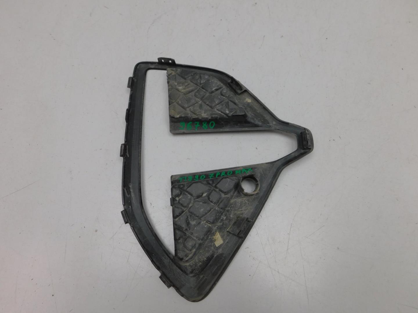 Решетка в бампер левая