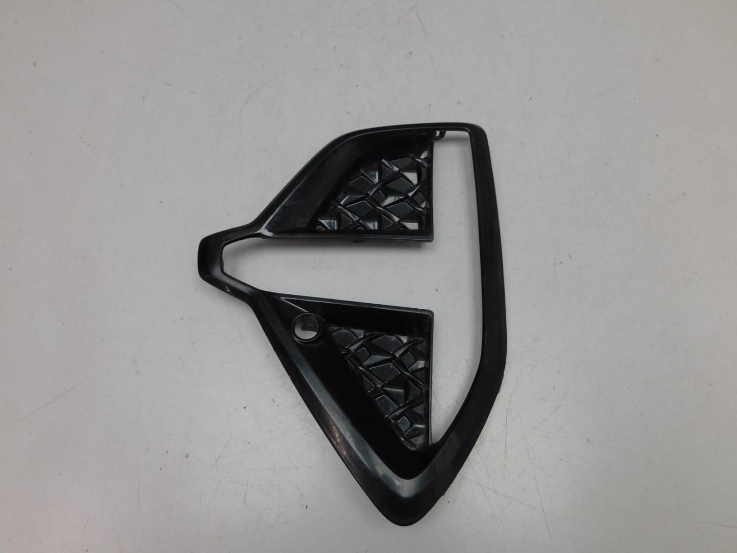 Решетка в бампер левая