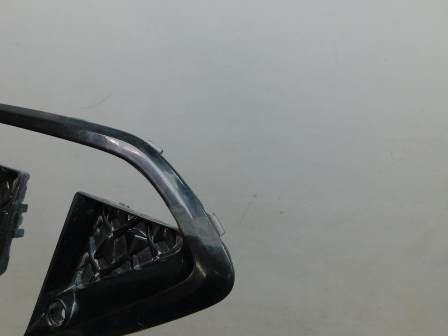 Решетка в бампер левая