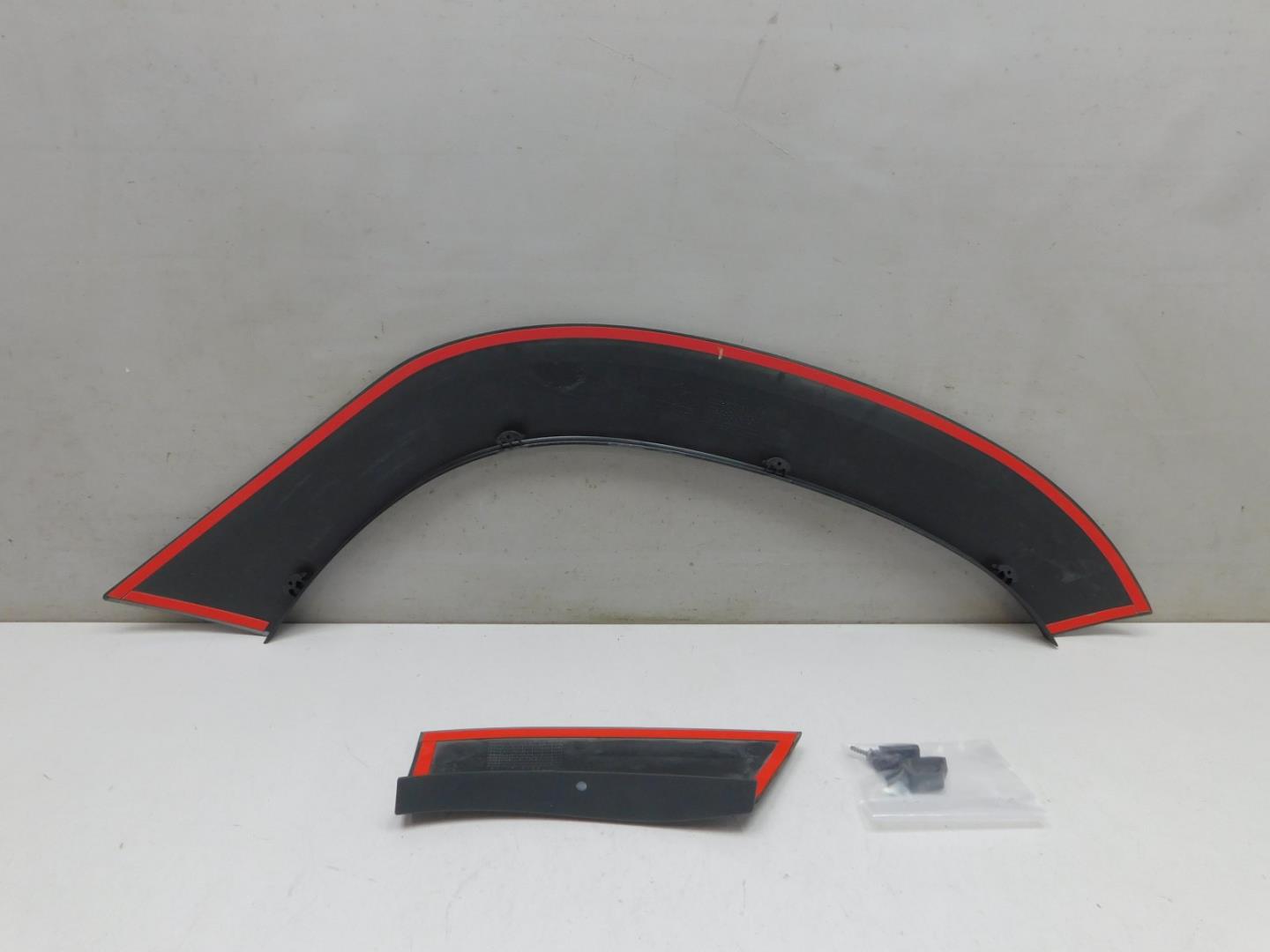 Накладка заднего крыла правого