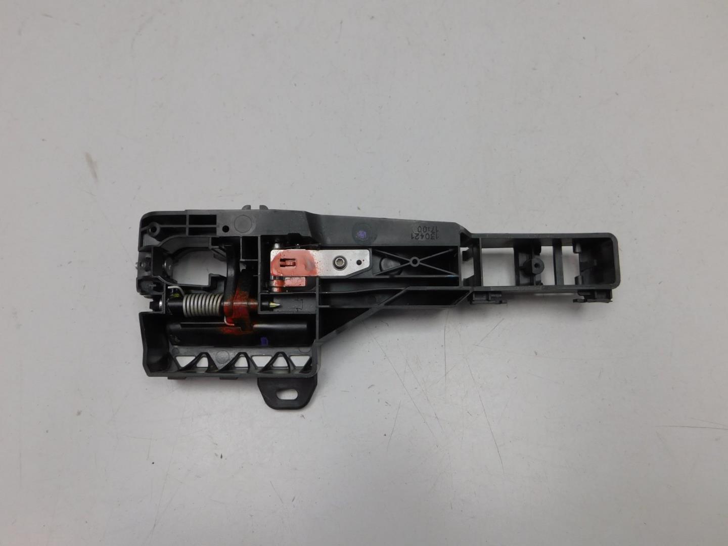 Ручка двери передней наружная левая