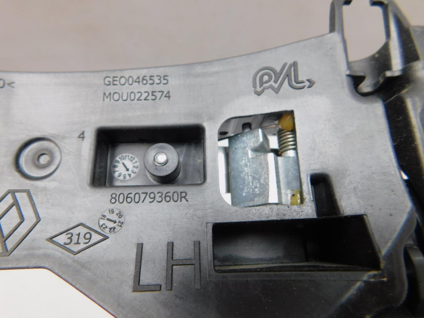 Ручка двери передней наружная левая