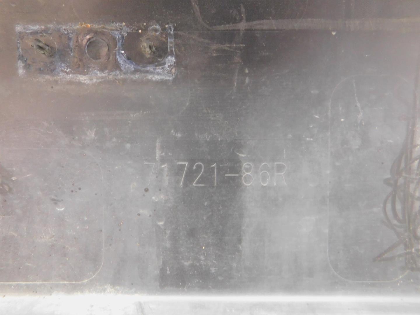 Решетка в бампер центральная