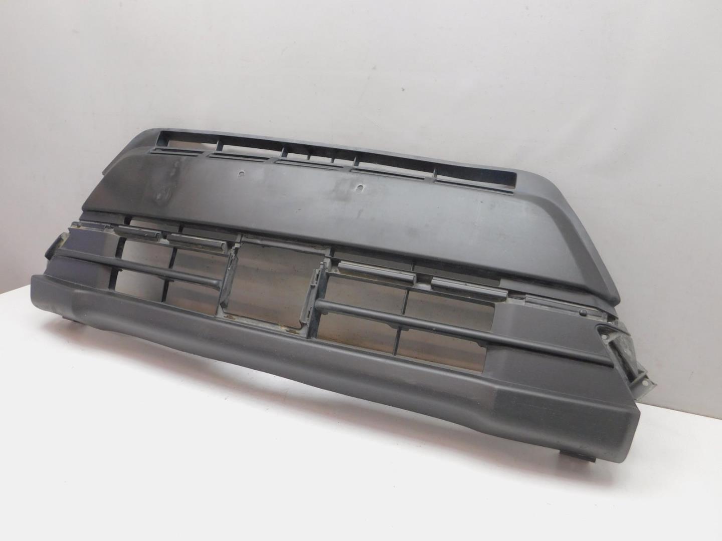 Решетка в бампер центральная