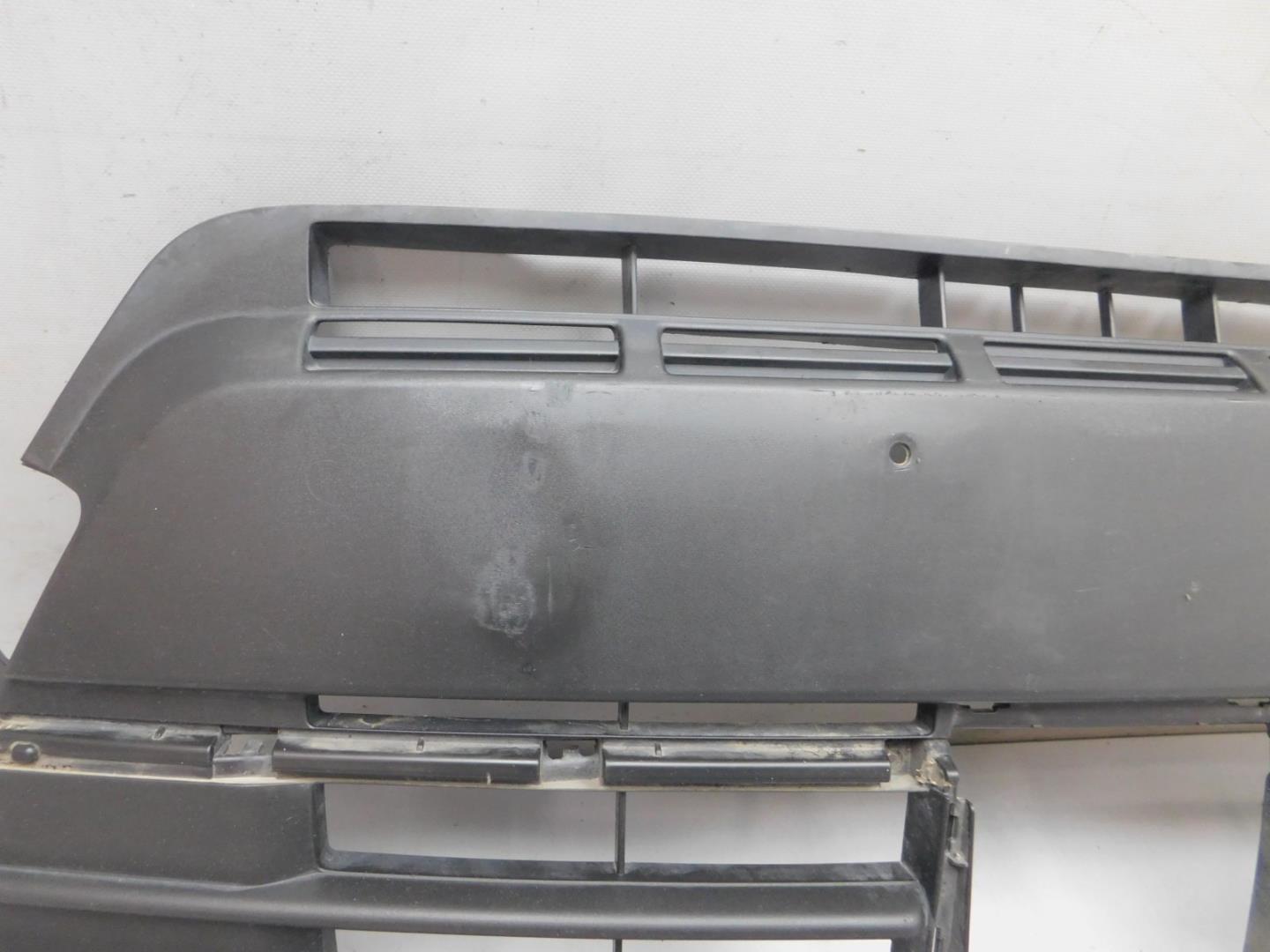 Решетка в бампер центральная