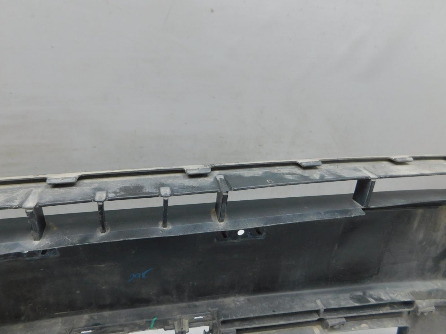 Решетка в бампер центральная