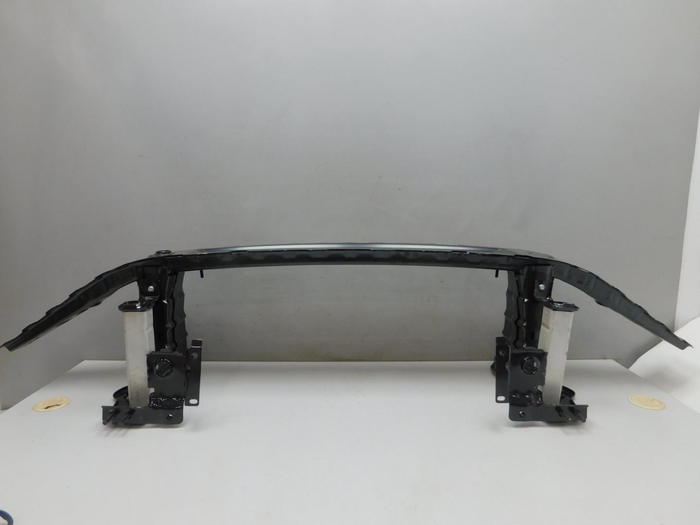 Усилитель переднего бампера