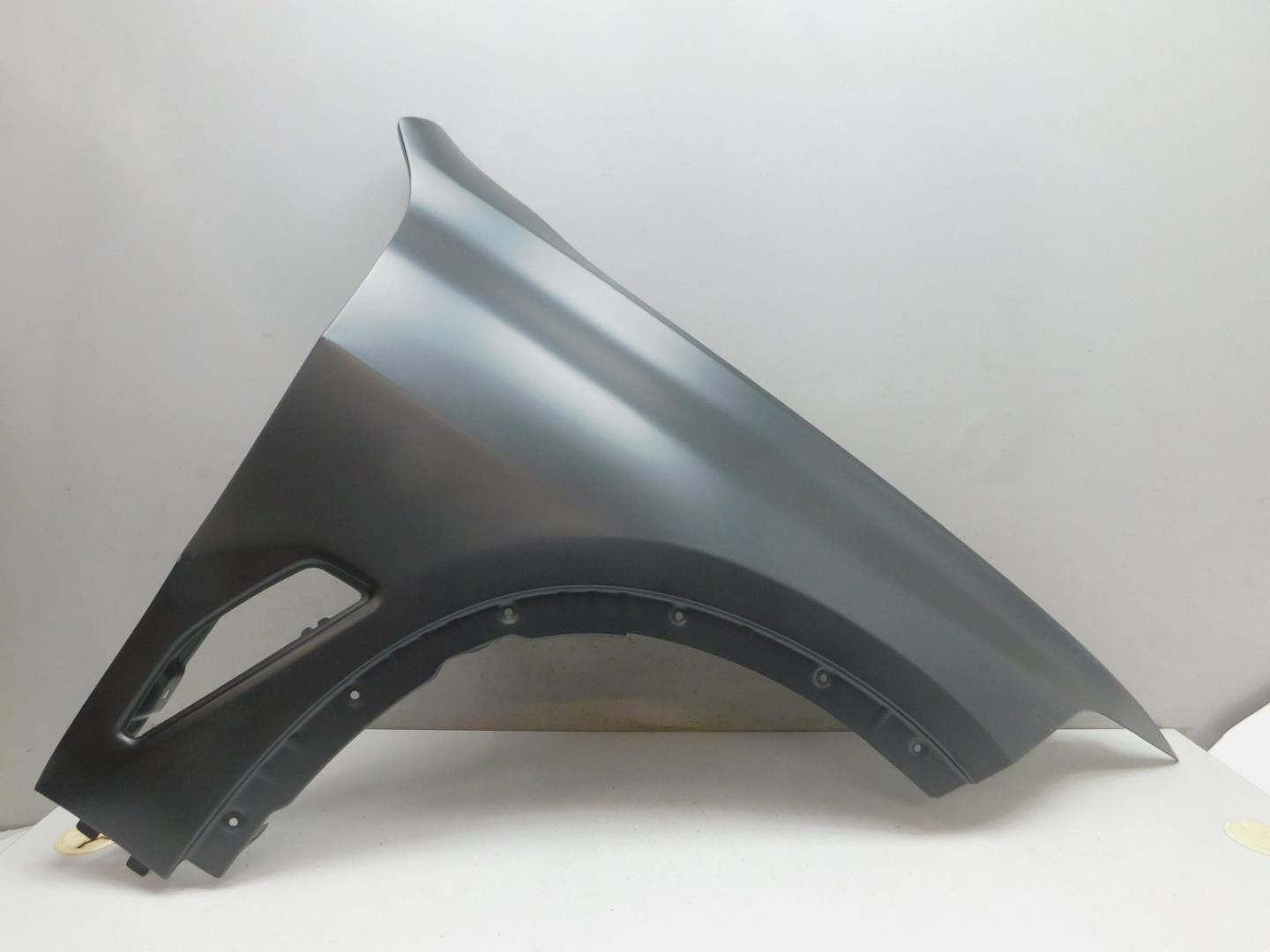 Крыло переднее правое