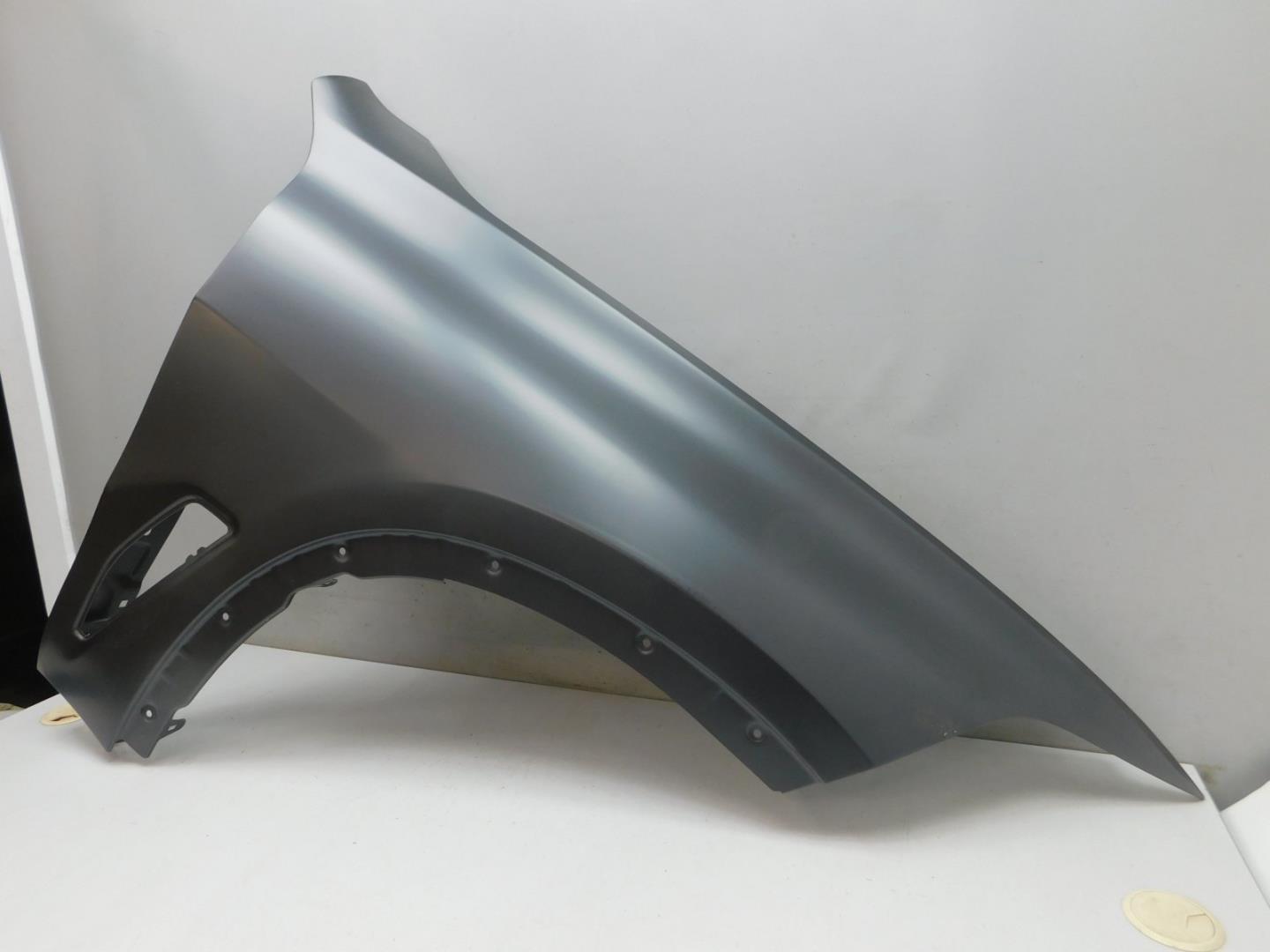 Крыло переднее правое