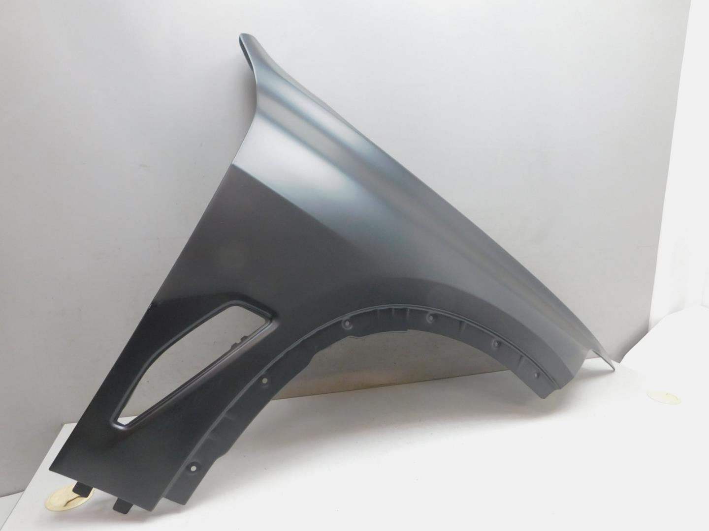 Крыло переднее правое