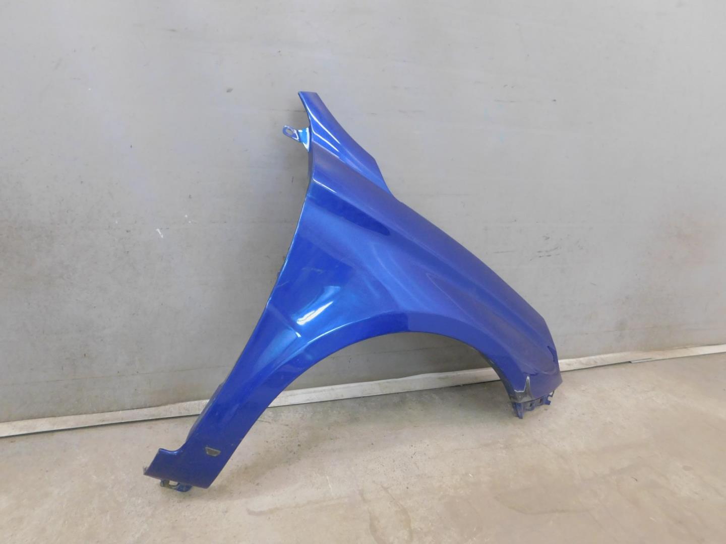 Крыло переднее правое