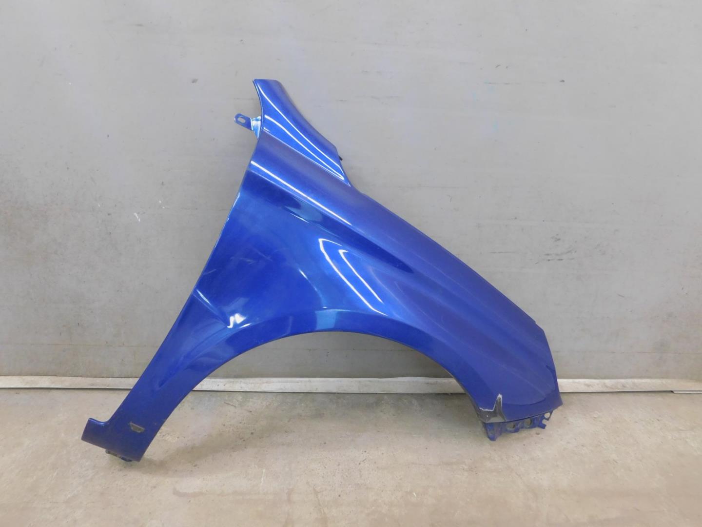 Крыло переднее правое