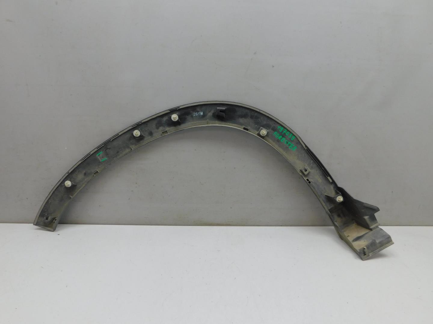 Накладка переднего крыла правого