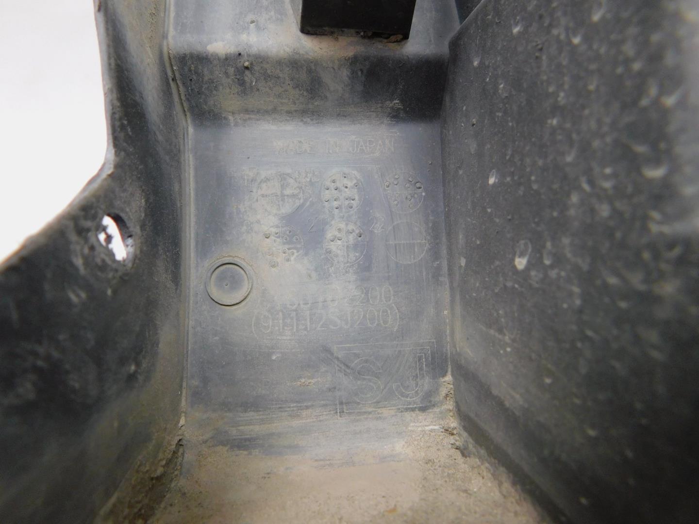 Накладка переднего крыла правого