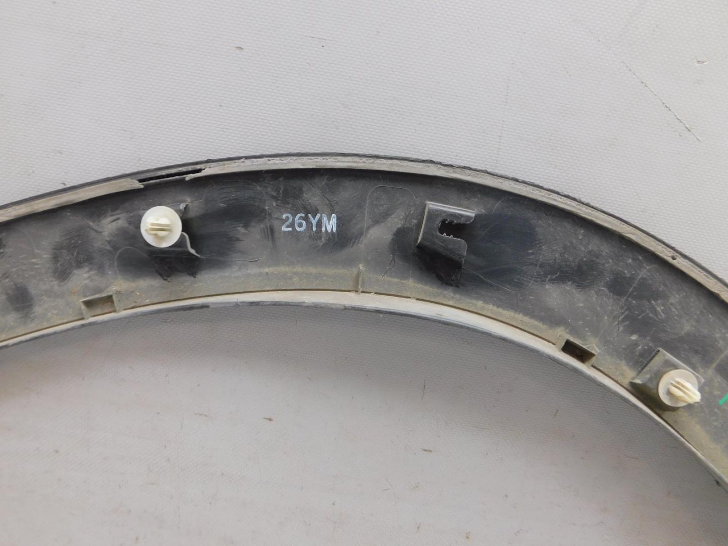 Накладка переднего крыла правого