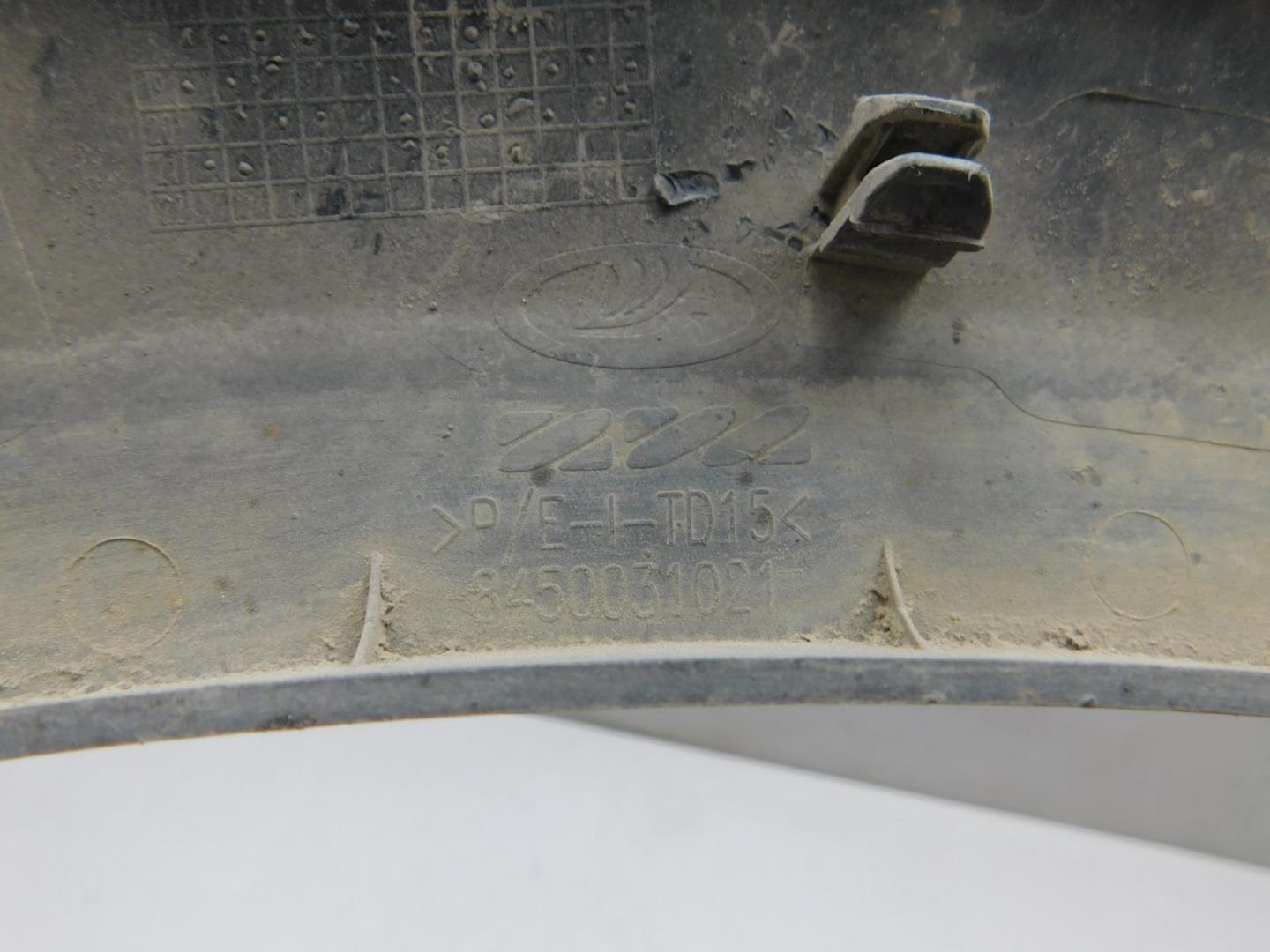 Накладка заднего крыла правого