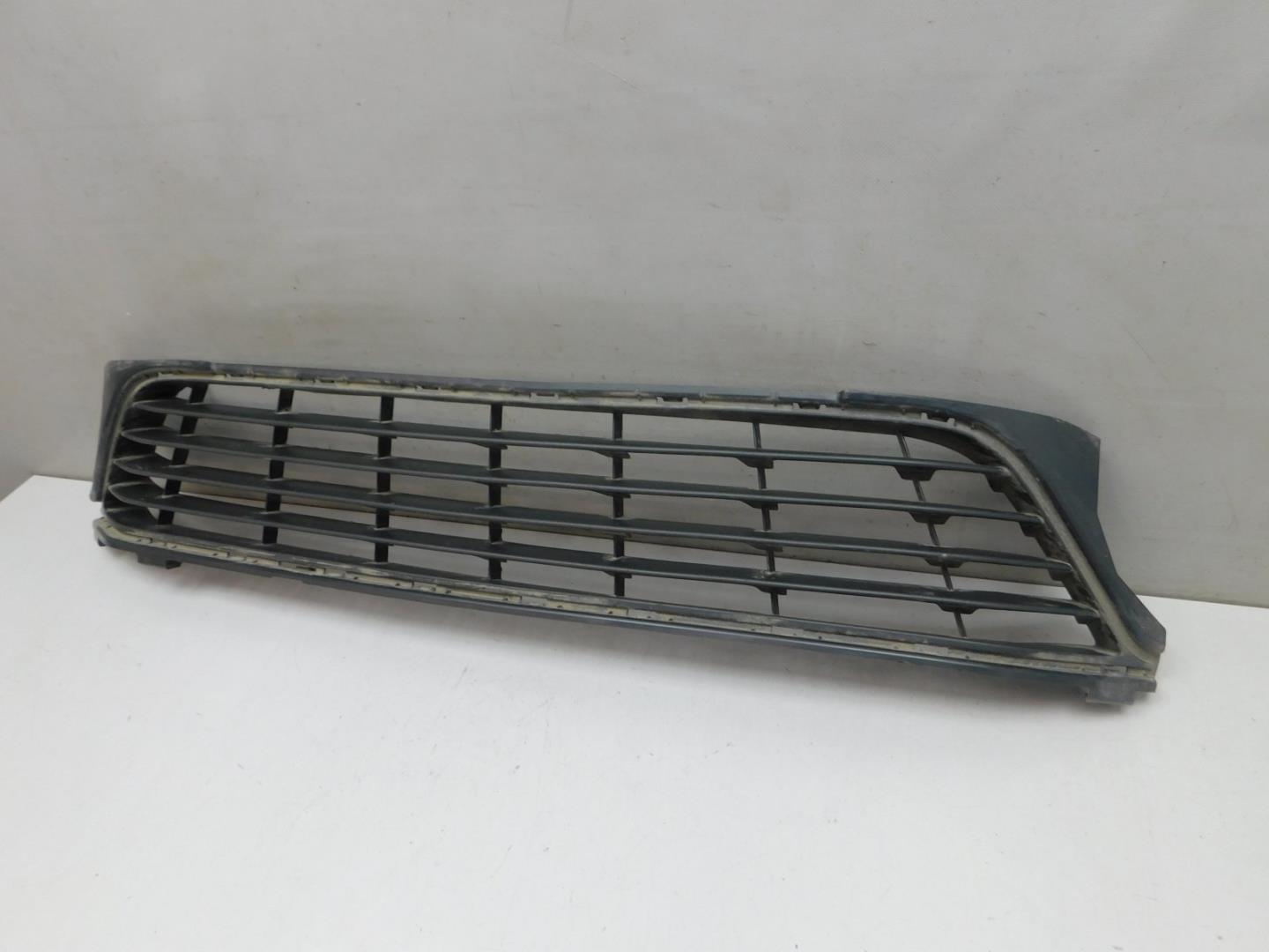 Решетка в бампер центральная