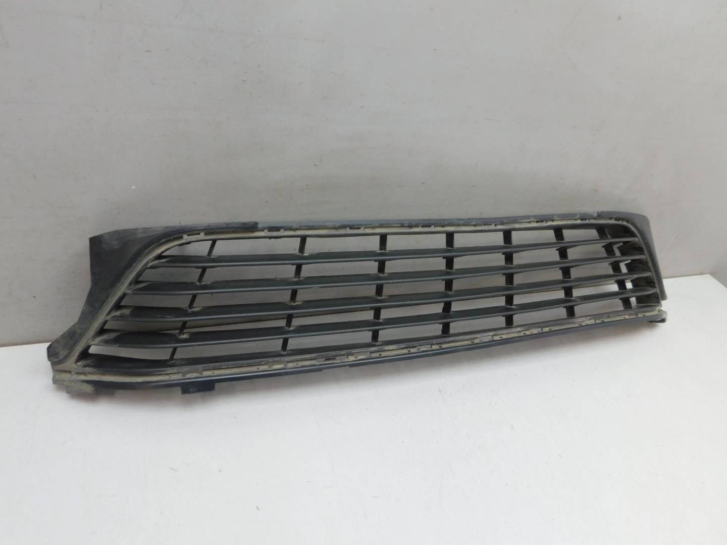 Решетка в бампер центральная