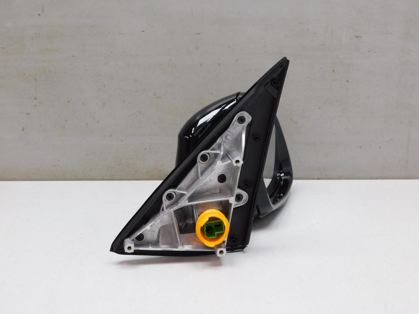 Зеркало правое электрическое