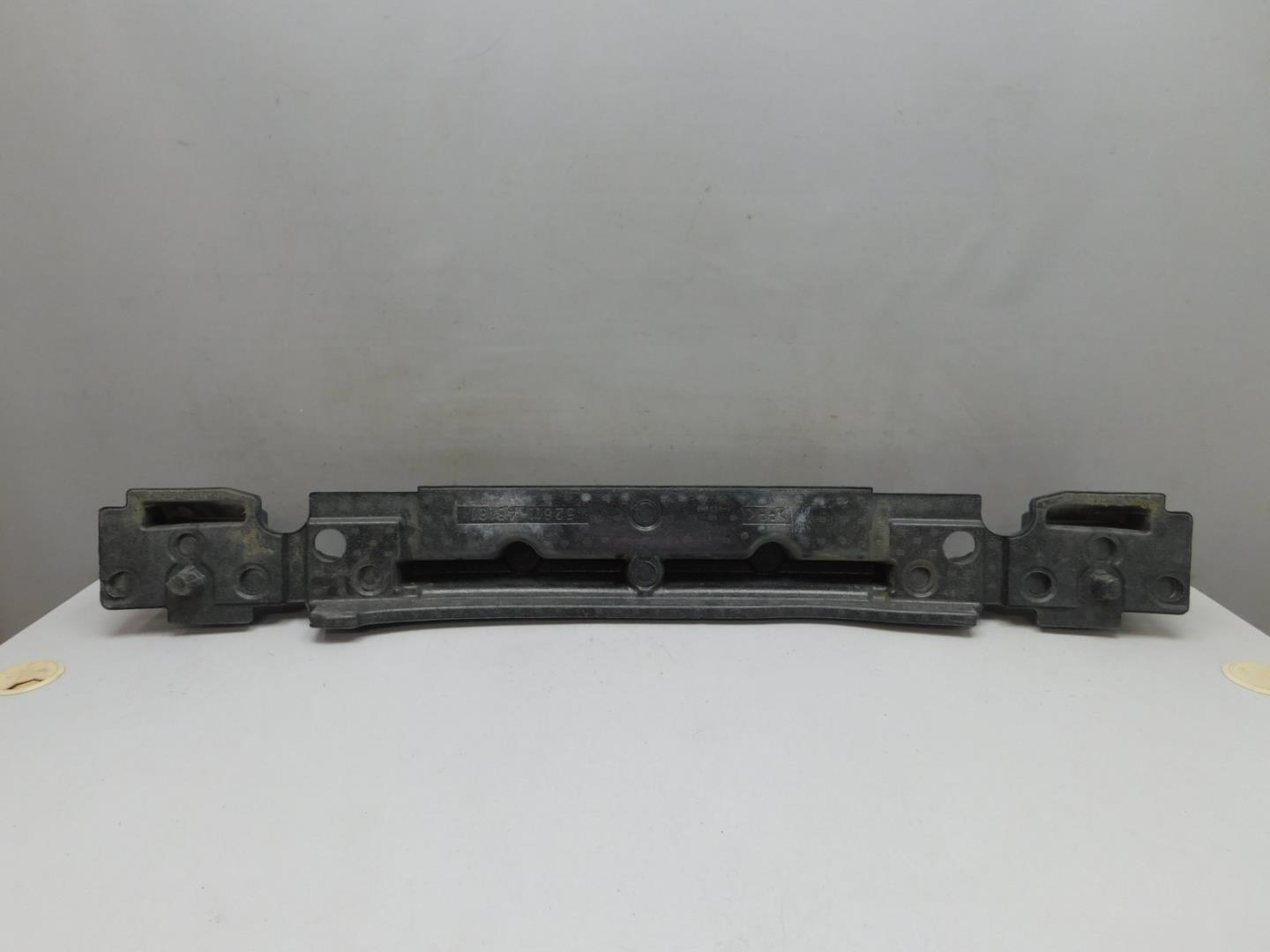 Усилитель переднего бампера