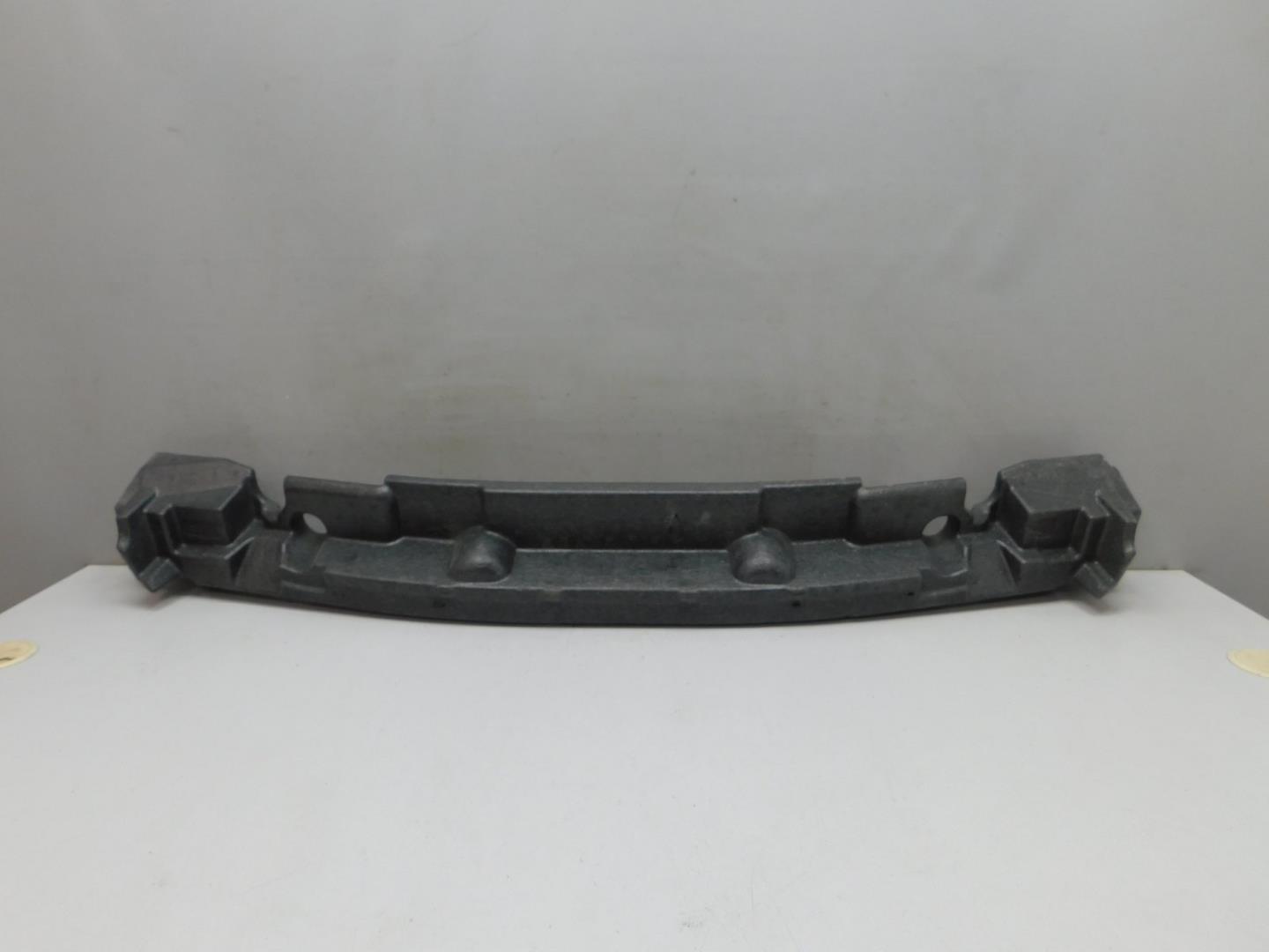 Усилитель переднего бампера