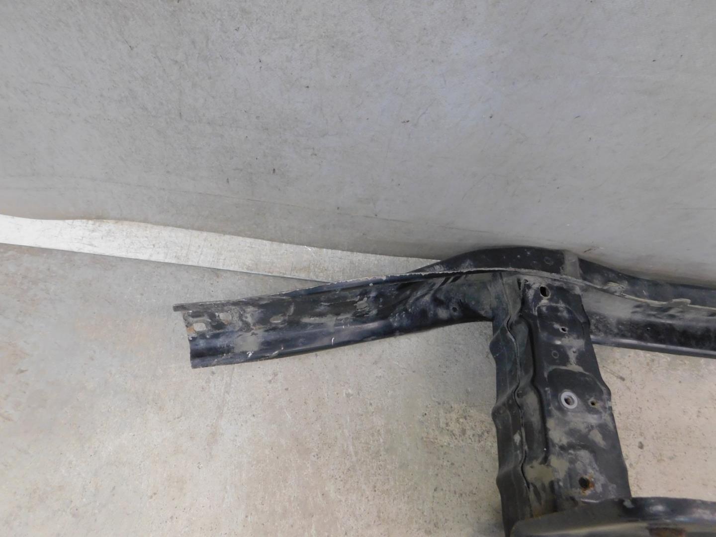 Усилитель переднего бампера