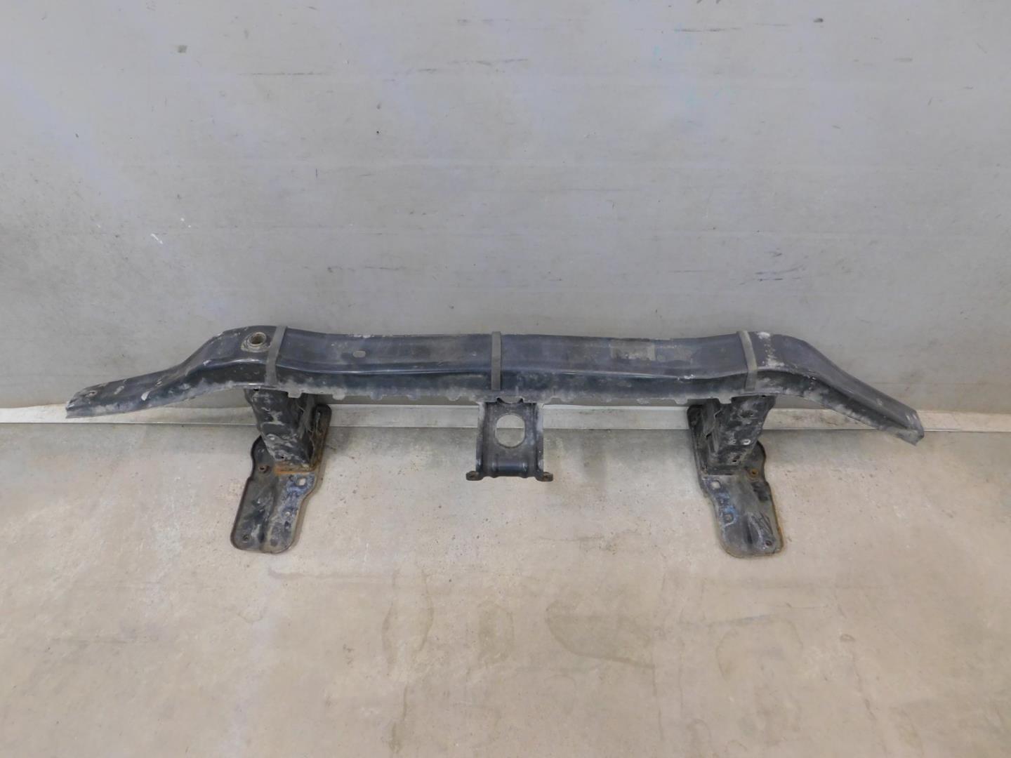 Усилитель переднего бампера