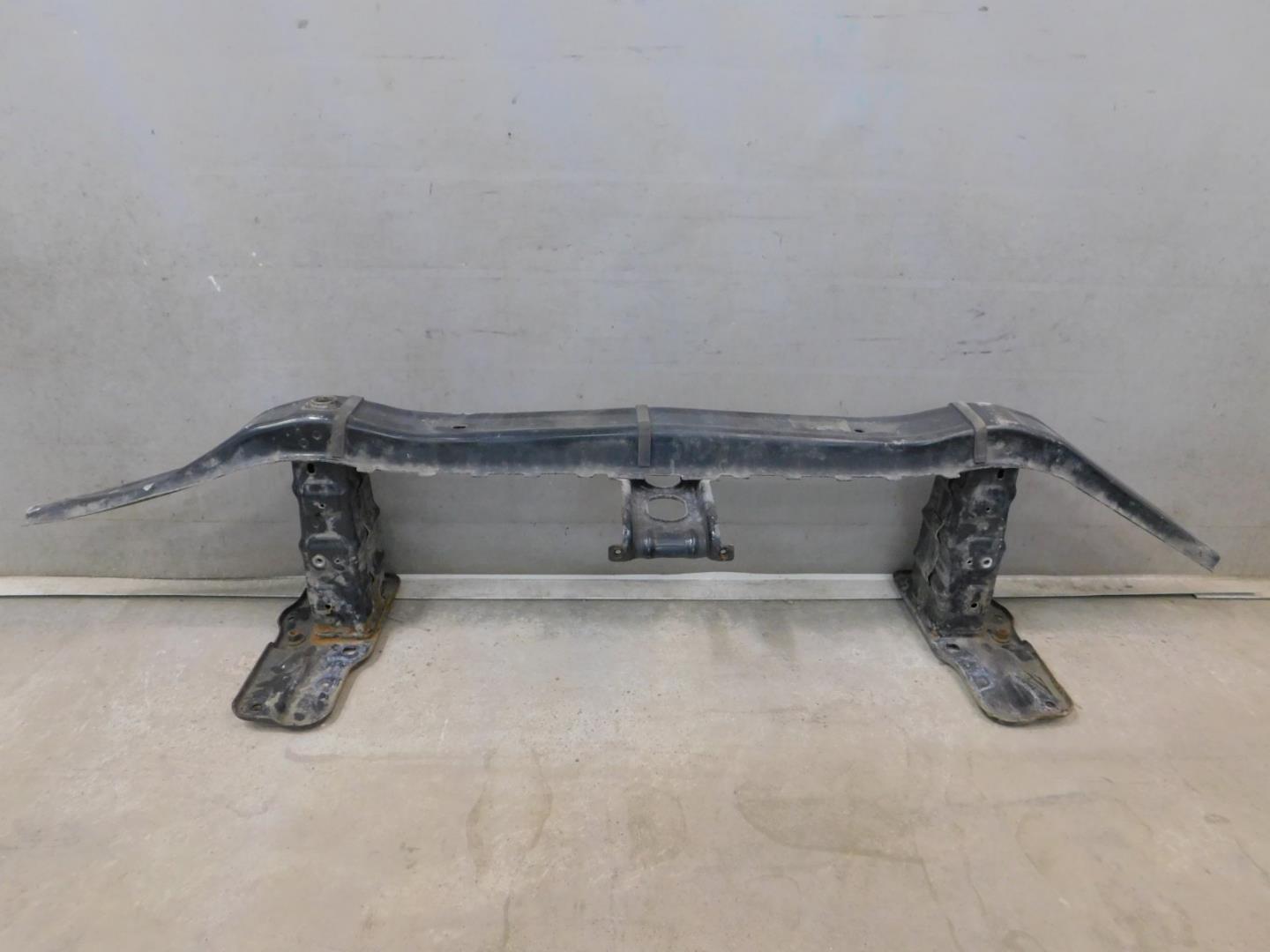 Усилитель переднего бампера