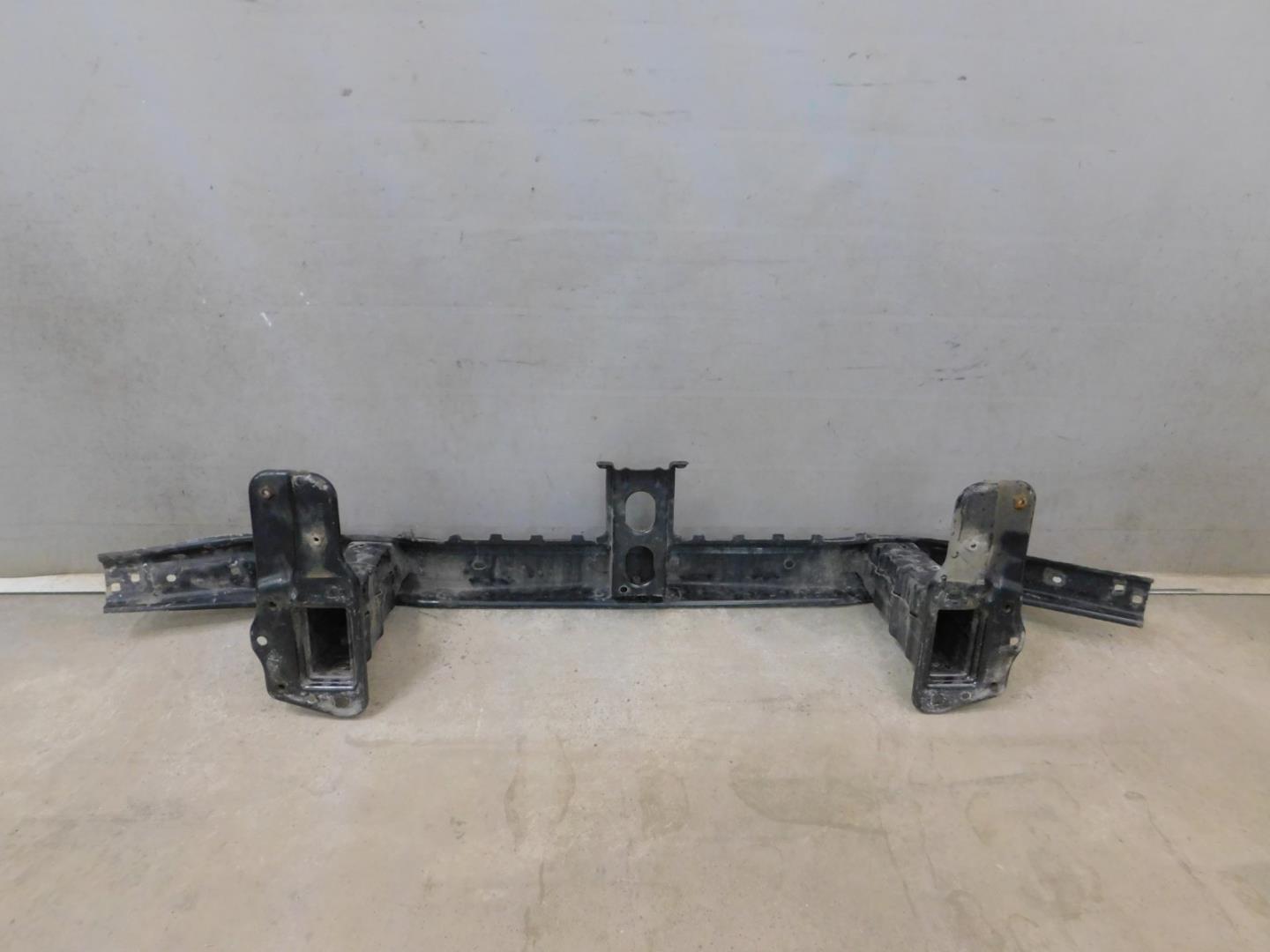 Усилитель переднего бампера