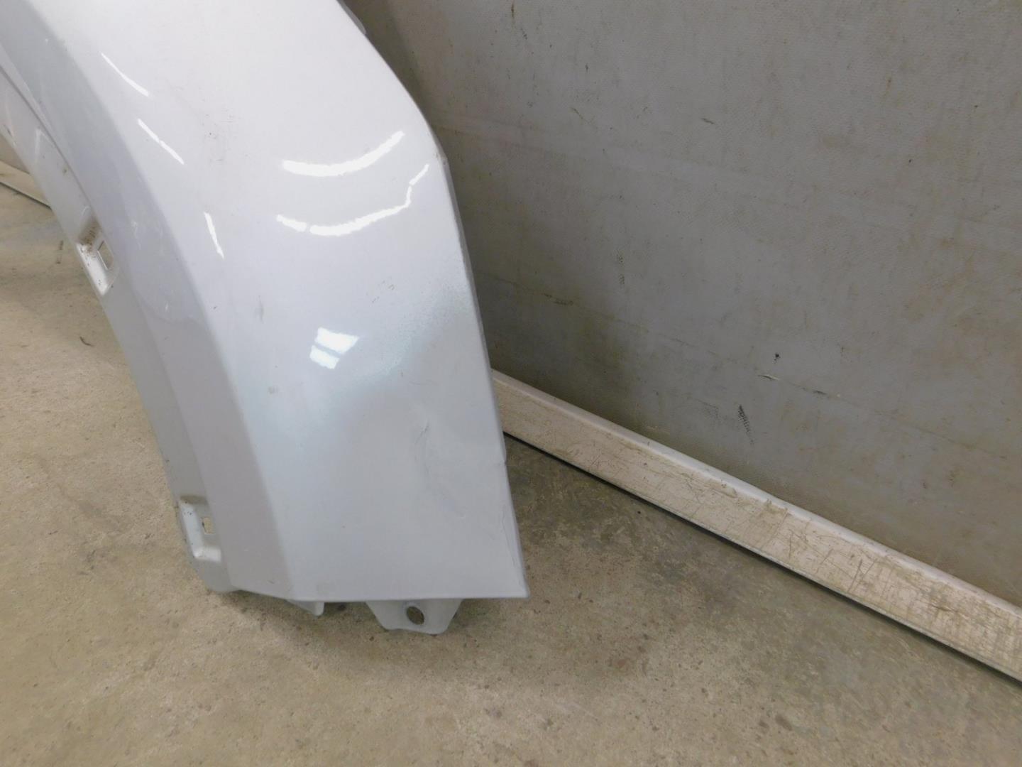 Крыло переднее правое