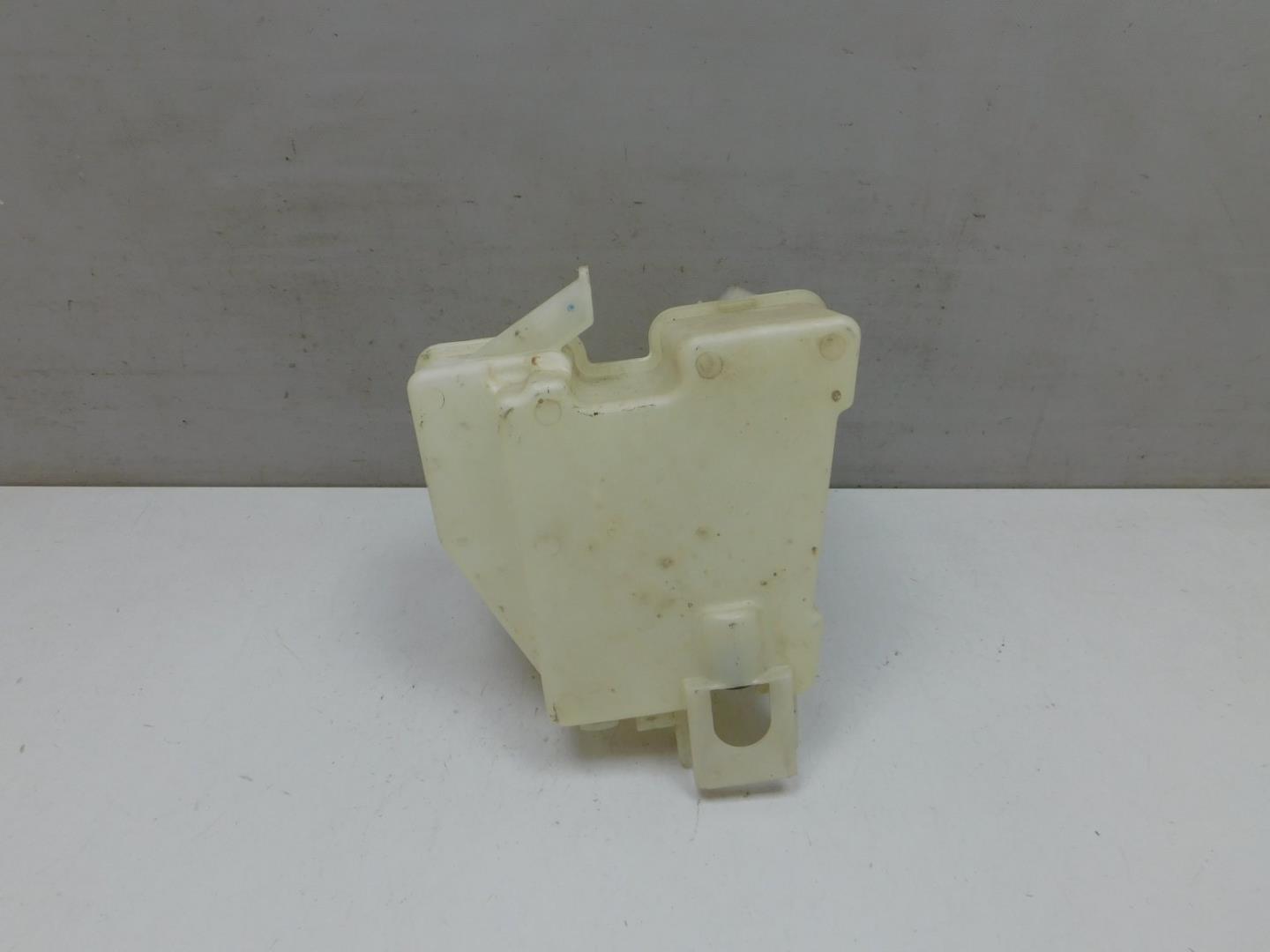 Бачок омывателя лобового стекла