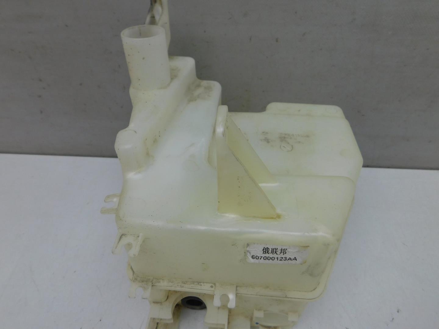 Бачок омывателя лобового стекла