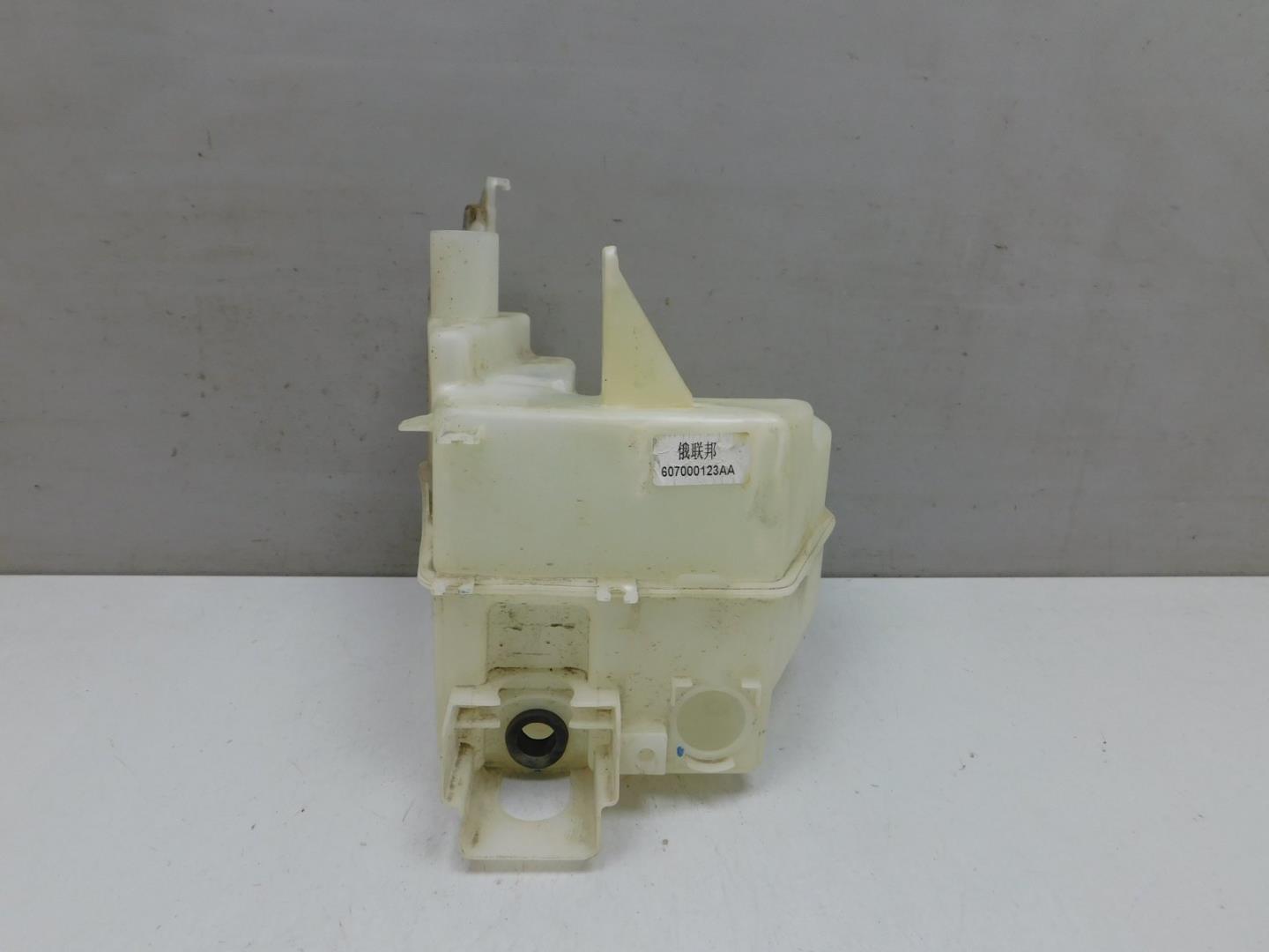 Бачок омывателя лобового стекла