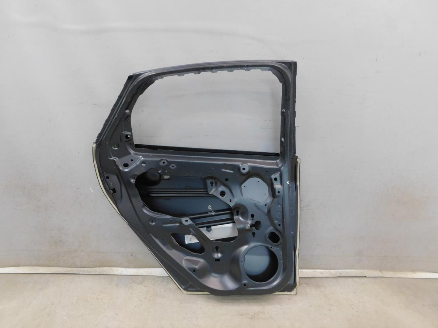 Дверь задняя левая