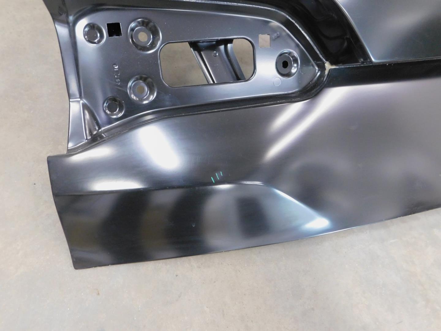 Дверь багажника