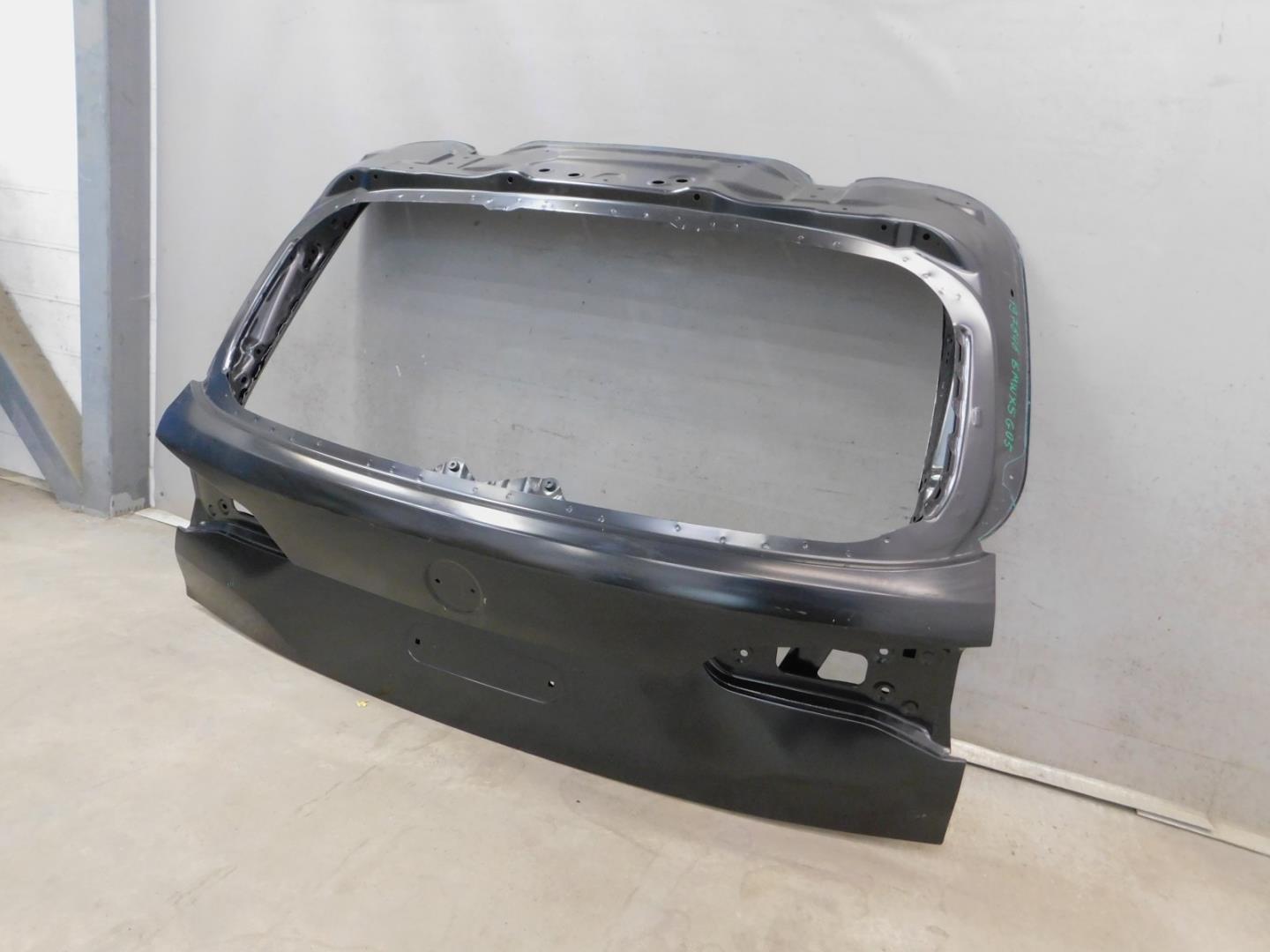 Дверь багажника