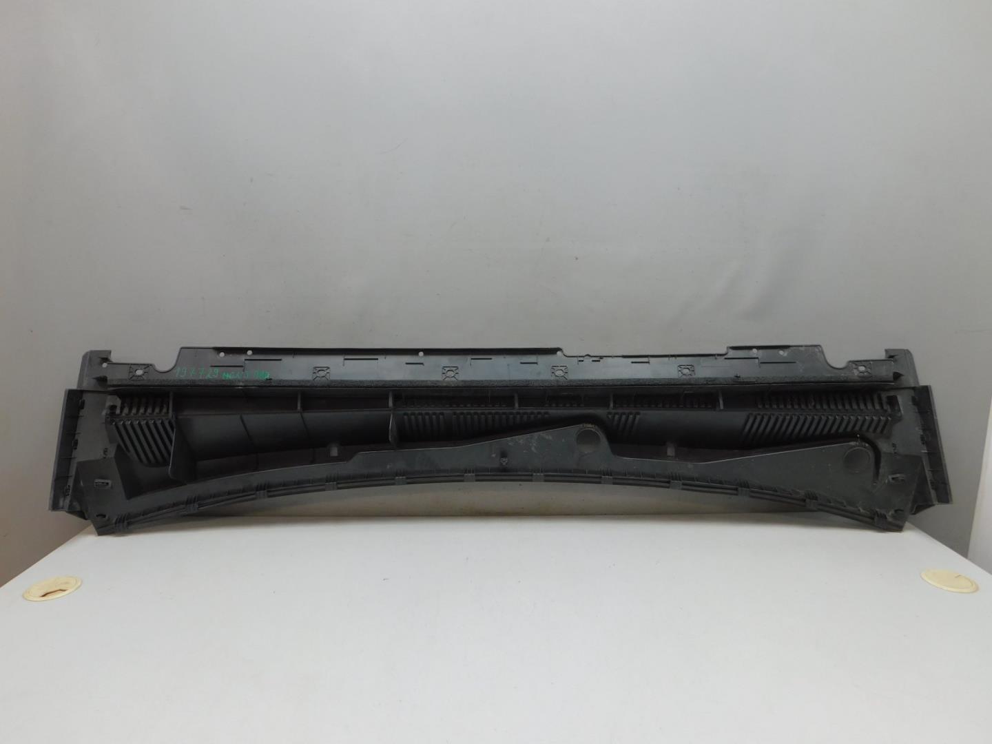 Решетка стеклоочистителей (Жабо)