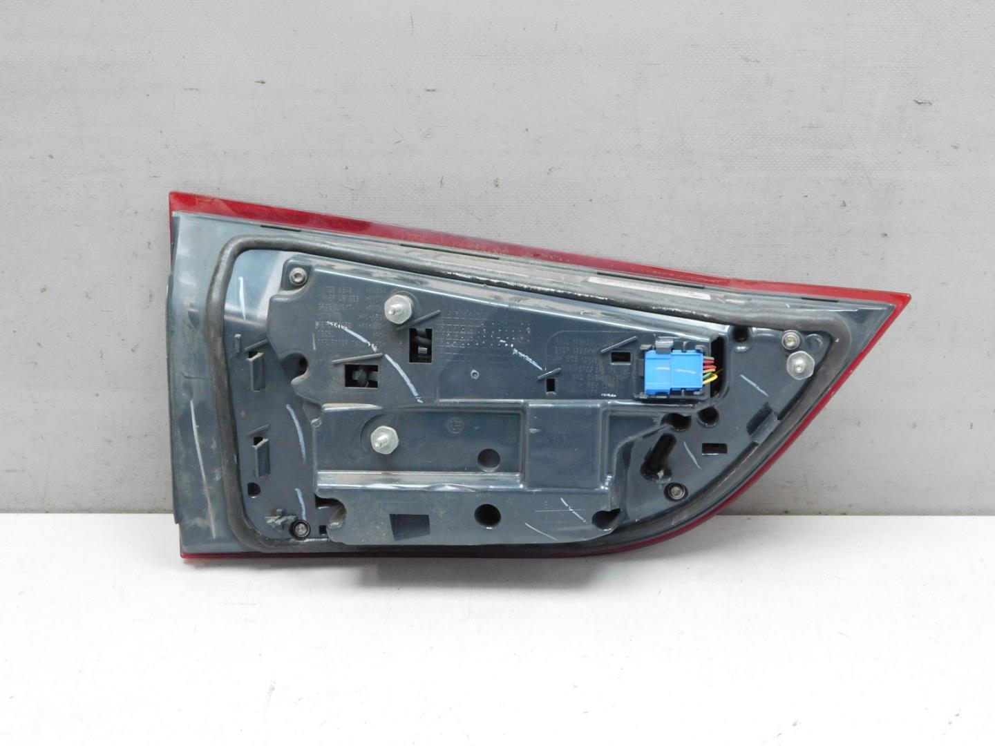 Фонарь задний внутренний правый