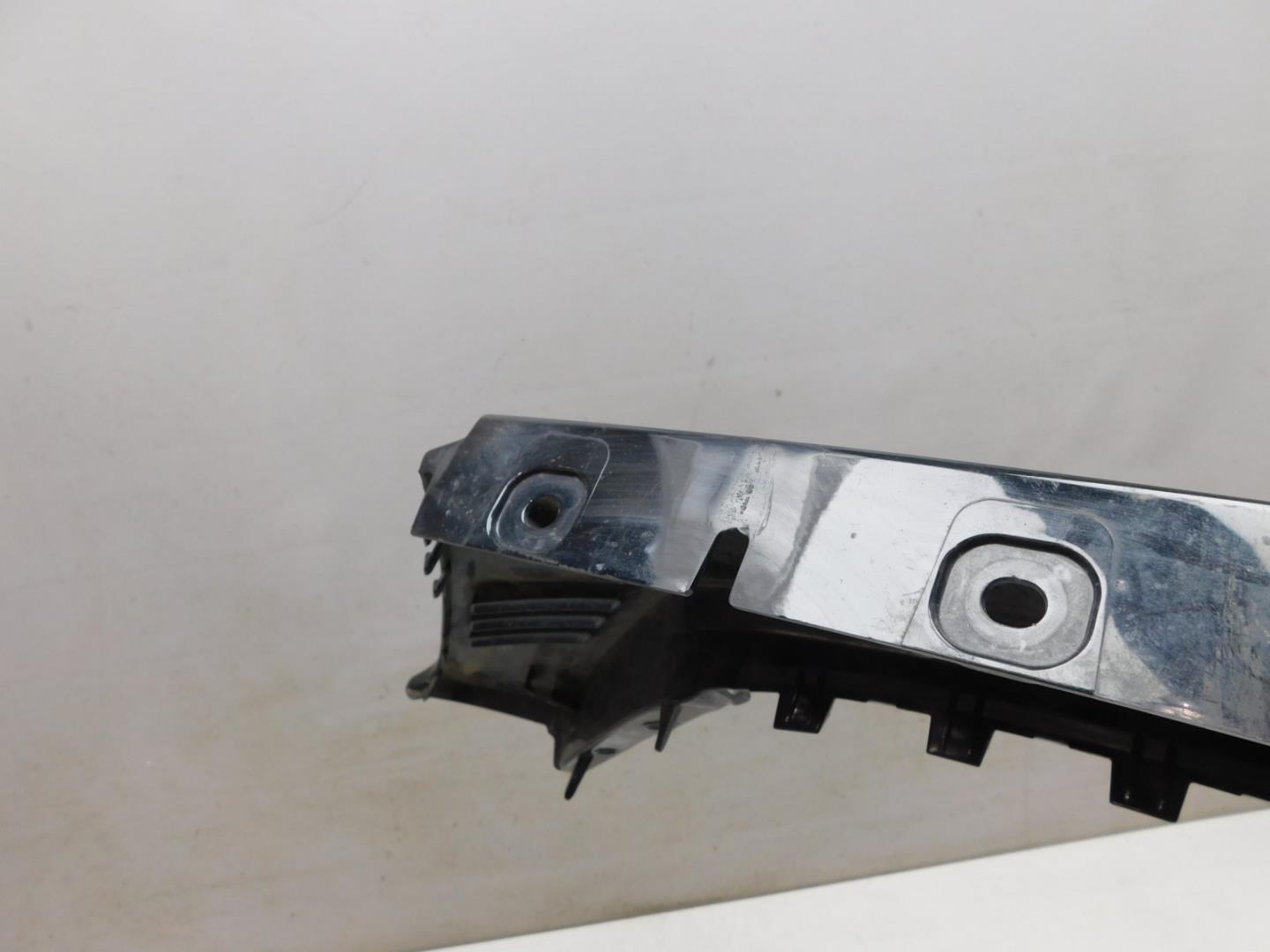 Накладка переднего бампера