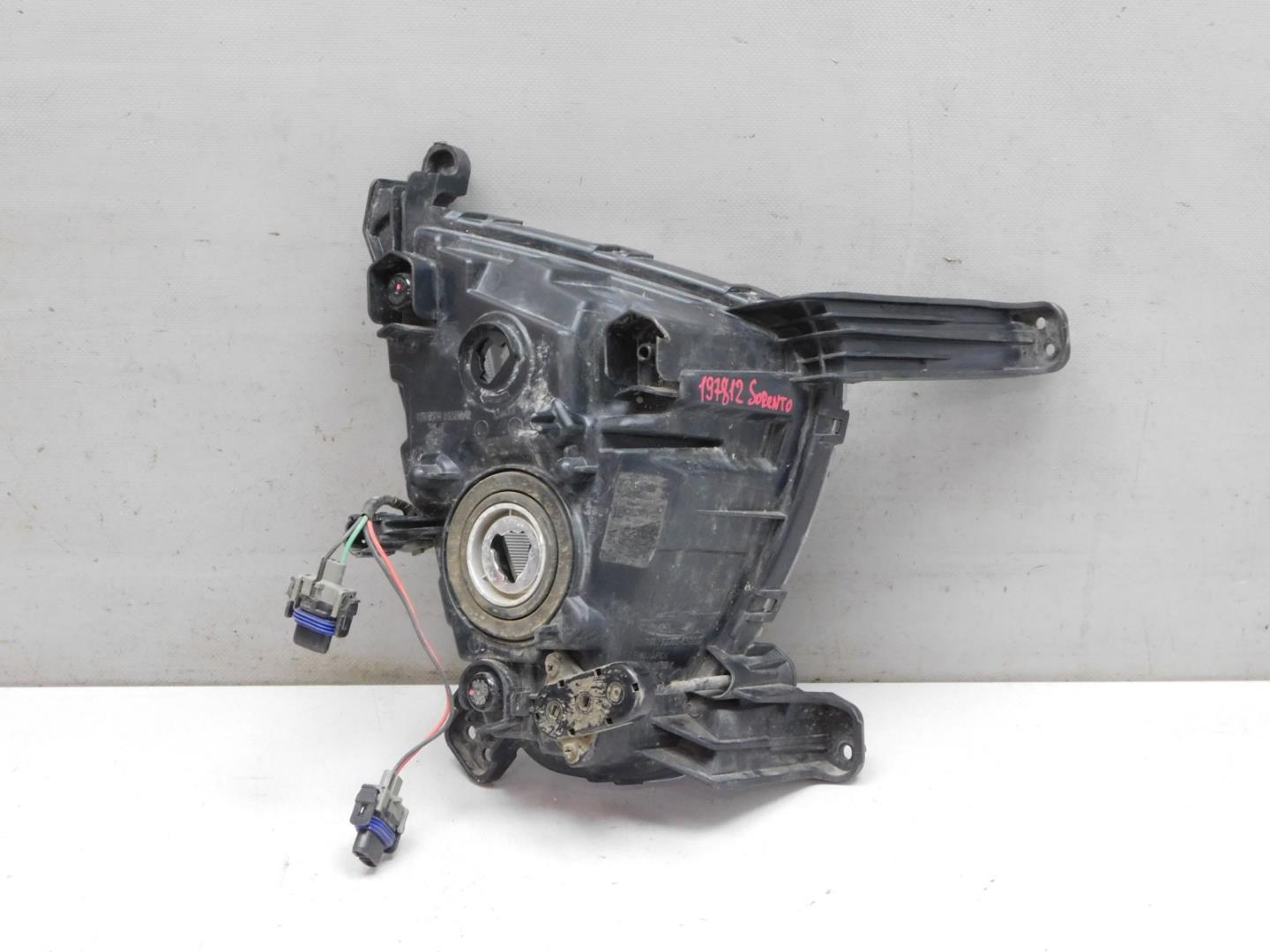 Фара противотуманная левая