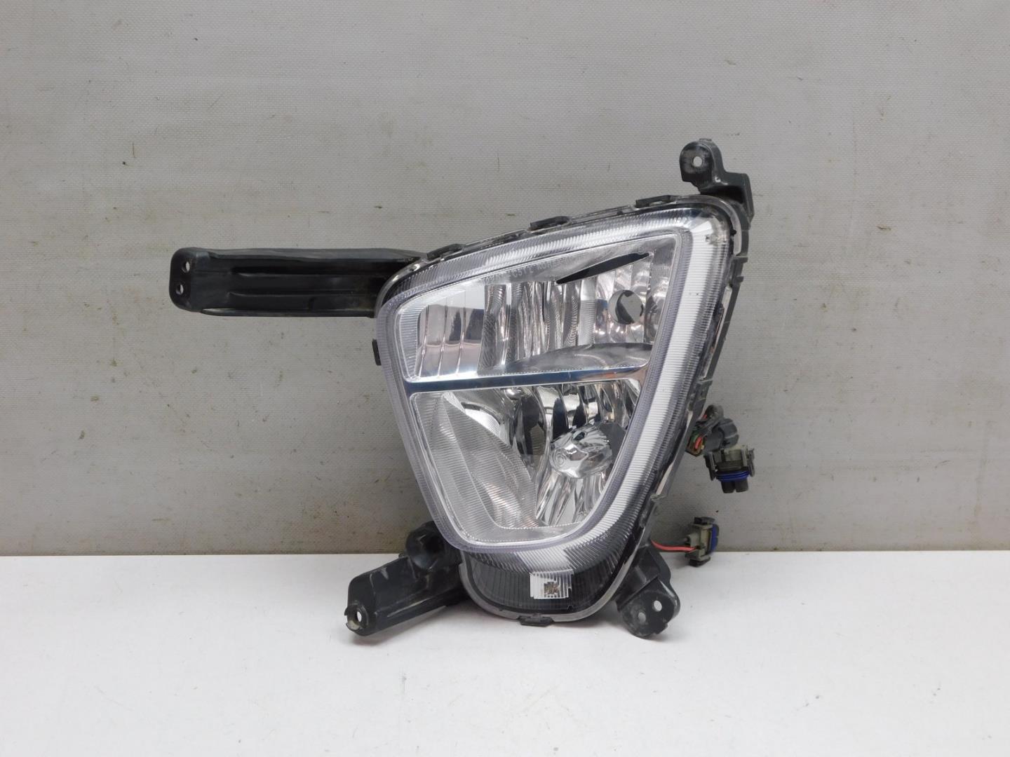 Фара противотуманная левая