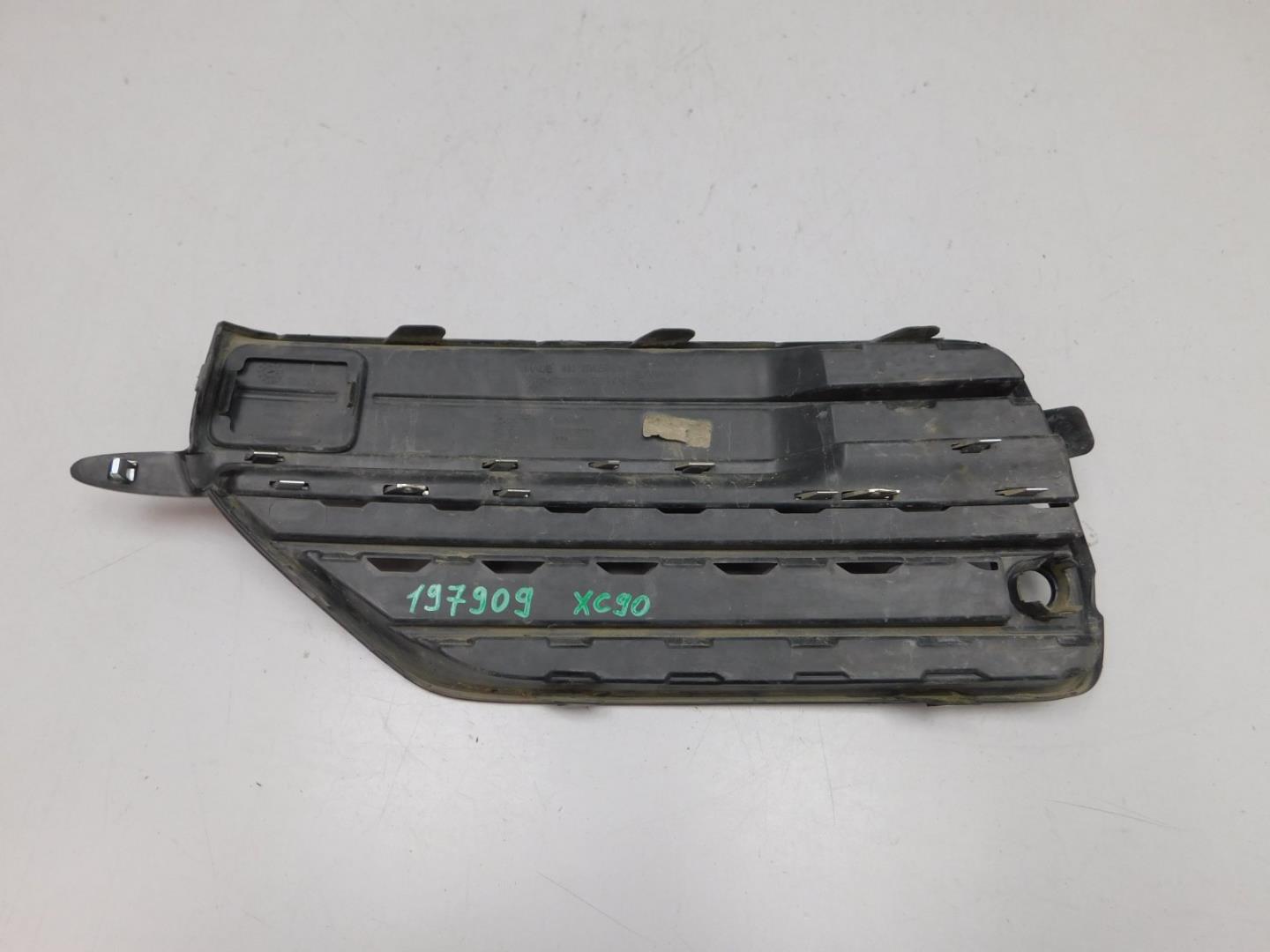 Решетка в бампер правая