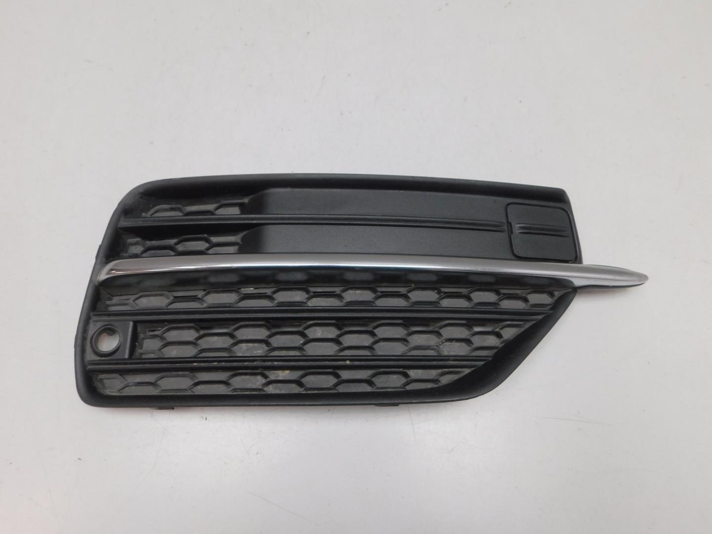 Решетка в бампер правая